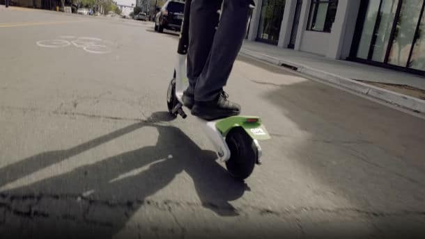 How does an electric scooter work