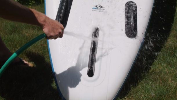 How to clean an inflatable paddle board